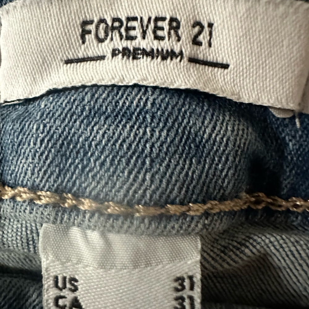 FOREVER 21 Premium Curved Straight Jeans Medium Light Wash‎ NWT Size 31. - Picture 5 of 12